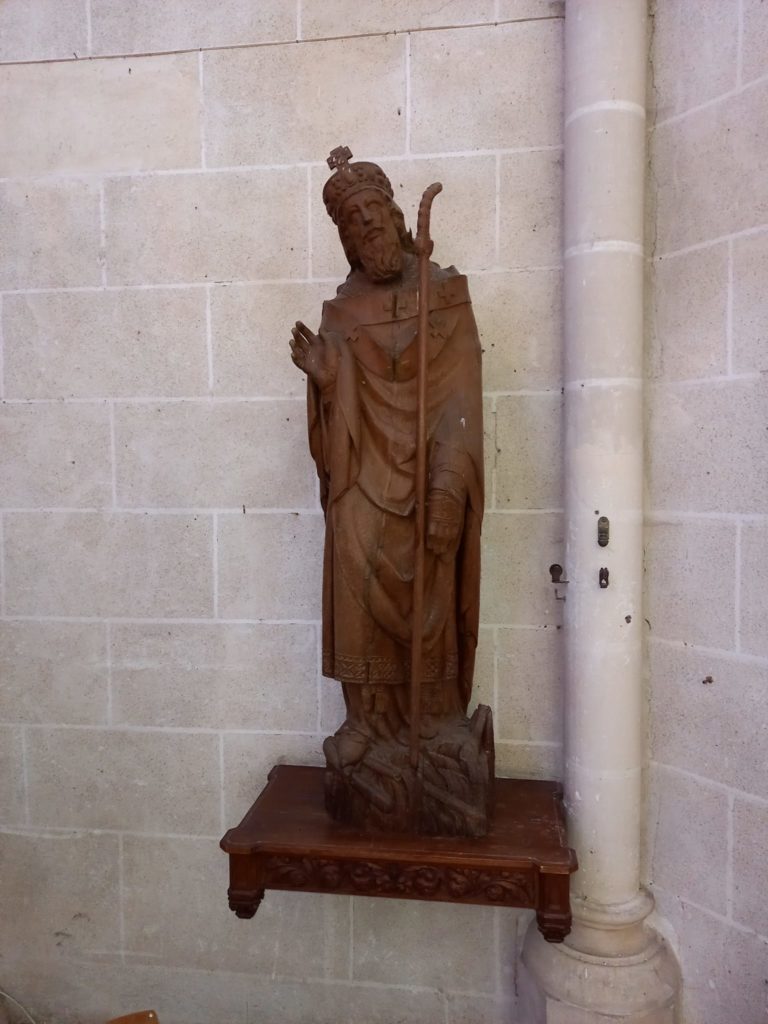 Statue de St Aignan à Baule